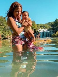 Viajando con bebés. Krka National Park con niños. Family Travel Coach. Coach de Viajes en familia.